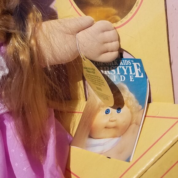 Cornsilk Cabbage Patch Kid with Light Brown Hair - Picture 5 of 10